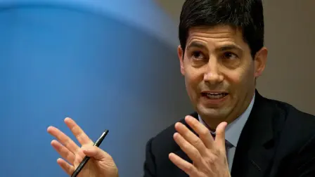 El exgobernador de la Fed fue elegido para reemplazar a Jerome Powell a cargo del banco central estadounidense y requiere la confirmación del Senado de Estados Unidos.

Para más información del tema, visita: https://www.eleconomista.com.mx/sectorfinanciero/trump-nomina-kevin-warsh-dirigir-reserva-federal-20260130-797711.html

¡Síguenos en nuestras redes sociales para mantenerte informado!

Twitter: https://twitter.com/eleconomista 
Facebook: https://www.facebook.com/ElEconomista.mx
Instagram: https://www.instagram.com/eleconomistamx
LinkedIn: https://www.linkedin.com/company/el-economista/

#ElEconomista #EETV