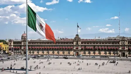 La deuda pública de México, en su medida más amplia, cerró el 2025 por arriba de lo estimado por el gobierno federal y en un nivel histórico.

Para más información del tema, visita: https://www.eleconomista.com.mx/economia/deuda-cerro-2025-nivel-historico-ubico-52-6-pib-20260130-797781.html

¡Síguenos en nuestras redes sociales para mantenerte informado!

Twitter: https://twitter.com/eleconomista 
Facebook: https://www.facebook.com/ElEconomista.mx
Instagram: https://www.instagram.com/eleconomistamx
LinkedIn: https://www.linkedin.com/company/el-economista/
T

#ElEconomista #EETV