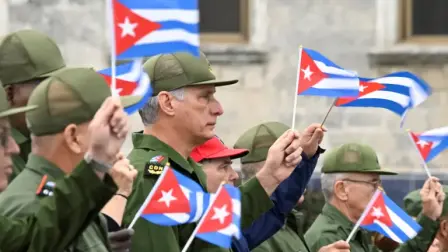 La medida de Estados Unidos podría ‌agudizar la escasez de petróleo en ⁠Cuba, que ya sufre apagones masivos que se extienden diariamente durante horas.

Para más información del tema, visita: https://www.eleconomista.com.mx/internacionales/patria-muerte-responde-cuba-amenazas-trump-paises-le-suministren-petroleo-20260131-797830.html

¡Síguenos en nuestras redes sociales para mantenerte informado!

Twitter: https://twitter.com/eleconomista 
Facebook: https://www.facebook.com/ElEconomista.mx
Instagram: https://www.instagram.com/eleconomistamx
LinkedIn: https://www.linkedin.com/company/el-economista/
T

#ElEconomista #EETV