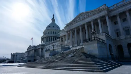 El gobierno entró en "shutdown" el sábado al vencer el plazo para la aprobación del presupuesto de 2026.

Para más información del tema, visita: https://www.eleconomista.com.mx/internacionales/cierre-gobierno-eu-terminara-martes-preve-alto-legislador-republicano-20260201-797930.html 

¡Síguenos en nuestras redes sociales para mantenerte informado!

Twitter: https://twitter.com/eleconomista 
Facebook: https://www.facebook.com/ElEconomista.mx
Instagram: https://www.instagram.com/eleconomistamx
LinkedIn: https://www.linkedin.com/company/el-economista/

#ElEconomista #Shutdown #EstadosUnidos