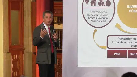 El gobierno federal presentó un plan histórico de inversión pública y mixta en infraestructura por hasta 5.9 billones de pesos rumbo al 2030, como parte del fortalecimiento del llamado Plan México.

Para más información del tema, visita: https://www.eleconomista.com.mx/economia/hacienda-anuncia-historico-plan-inversion-infraestructura-6-billones-pesos-20260203-798145.html

¡Síguenos en nuestras redes sociales para mantenerte informado!

Twitter: https://twitter.com/eleconomista 
Facebook: https://www.facebook.com/ElEconomista.mx
Instagram: https://www.instagram.com/eleconomistamx
LinkedIn: https://www.linkedin.com/company/el-economista/

#ElEconomista #EETV