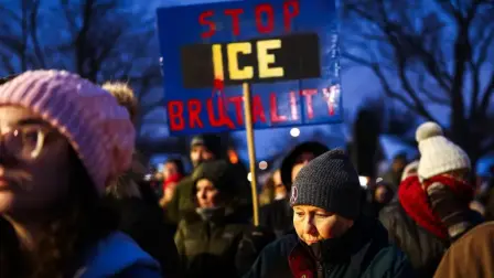 Personas con casos similares han sido objeto de las redadas agentes de inmigración.

Para más información del tema, visita: https://www.eleconomista.com.mx/internacionales/estudiantes-inmigrantes-mineapolis-recurren-clases-virtuales-temor-deportados-20260207-798841.html

¡Síguenos en nuestras redes sociales para mantenerte informado!

Twitter: https://twitter.com/eleconomista 
Facebook: https://www.facebook.com/ElEconomista.mx
Instagram: https://www.instagram.com/eleconomistamx
LinkedIn: https://www.linkedin.com/company/el-economista/
T

#ElEconomista #EETV #Mineápolis #ICE #Inmigrantes