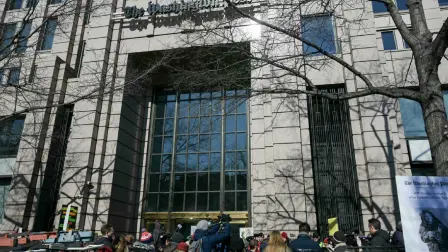 El Post no reveló el número de puestos eliminados, pero The New York Times informó de que aproximadamente 300 de sus 800 periodistas fueron despedidos.

Para más información del tema, visita: https://www.eleconomista.com.mx/ 

¡Síguenos en nuestras redes sociales para mantenerte informado!

Twitter: https://twitter.com/eleconomista 
Facebook: https://www.facebook.com/ElEconomista.mx
Instagram: https://www.instagram.com/eleconomistamx
LinkedIn: https://www.linkedin.com/company/el-economista/

#ElEconomista #WillLewis