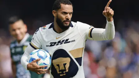 Pumas' Brazilian forward #23 Juninho Vieira celebrates after scoring the equalising goal  during the Liga MX Clausura football match between Pumas and Leon at Olimpico Universitario Stadium in Mexico City on January 18, 2026. (Photo by Rodrigo Oropeza / AFP)