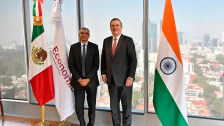 El secretario de Economía, Marcelo Ebrard, se reunió con el embajador de la India en México, Pankaj Sharma.