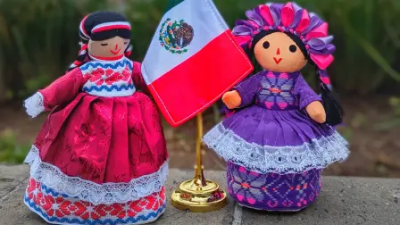 Muñeca Dönxu y muñeca Lele.