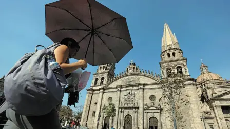 Las autoridades ya dieron a conocer que se avecina una temporada de calor fuerte; conoce cuándo comienza y los consejos para afrontarla.

Para más información del tema, visita: https://www.eleconomista.com.mx/politica/inicia-temporada-calor-2026-mexico-20260215-799871.html 

¡Síguenos en nuestras redes sociales para mantenerte informado!

Twitter: https://twitter.com/eleconomista 
Facebook: https://www.facebook.com/ElEconomista.mx
Instagram: https://www.instagram.com/eleconomistamx
LinkedIn: https://www.linkedin.com/company/el-economista/

#ElEconomista #Calor
