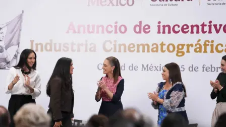 El Gobierno busca consolidar a México como un polo internacional de producción audiovisual y fortalecer su soberanía cultural mediante el impulso a historias hechas en el país.

Para más información del tema, visita: https://www.eleconomista.com.mx/politica/sheinbaum-anuncia-plan-apoyo-cine-incentivos-fiscales-atraccion-producciones-20260215-799963.html 

¡Síguenos en nuestras redes sociales para mantenerte informado!

Twitter: https://twitter.com/eleconomista 
Facebook: https://www.facebook.com/ElEconomista.mx
Instagram: https://www.instagram.com/eleconomistamx
LinkedIn: https://www.linkedin.com/company/el-economista/

#ElEconomista #Sheinbaum