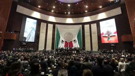 El proyecto que se analizará en la Cámara de Diputados no modifica la reforma avalada en el Senado, conserva el esquema de reducción gradual, el límite de 40 horas y mantiene el modelo de seis días de trabajo por uno de descanso. 

Para más información del tema, visita: https://www.eleconomista.com.mx/capital-humano/cambios-diputados-listo-dictamen-reforma-jornada-laboral-20260216-799950.html

¡Síguenos en nuestras redes sociales para mantenerte informado!

Twitter: https://twitter.com/eleconomista 
Facebook: https://www.facebook.com/ElEconomista.mx
Instagram: https://www.instagram.com/eleconomistamx
LinkedIn: https://www.linkedin.com/company/el-economista/

#ElEconomista #EETV