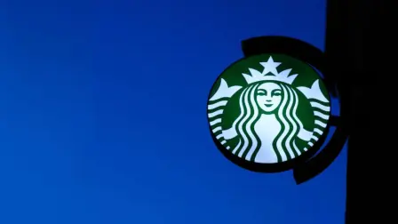 Starbucks está evaluando adherirse al Programa Hecho en México, una iniciativa que promueve la Secretaría de Economía que busca fortalecer el mercado interno, fomentar el consumo de productos nacionales y reducir la dependencia de importaciones.

Para más información del tema, visita: https://www.eleconomista.com.mx/empresas/starbucks-analiza-sumarse-hecho-mexico-98-cafe-sirve-pais-nacional-20260217-800272.html

¡Síguenos en nuestras redes sociales para mantenerte informado!

Twitter: https://twitter.com/eleconomista 
Facebook: https://www.facebook.com/ElEconomista.mx
Instagram: https://www.instagram.com/eleconomistamx
LinkedIn: https://www.linkedin.com/company/el-economista/

#ElEconomista #EETV