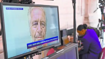 Los estadounidenses creen que los ricos y poderosos rara vez rinden cuentas, según una encuesta ⁠de Reuters/Ipsos realizada tras la publicación de documentos sobre las conexiones de Jeffrey Epstein con los ‌círculos empresariales y políticos.

Para más información del tema, visita: https://www.eleconomista.com.mx/internacionales/estadounidenses-creen-archivos-epstein-muestran-poderosos-rinden-cuentas-encuesta-20260218-800445.html

¡Síguenos en nuestras redes sociales para mantenerte informado!

Twitter: https://twitter.com/eleconomista 
Facebook: https://www.facebook.com/ElEconomista.mx
Instagram: https://www.instagram.com/eleconomistamx
LinkedIn: https://www.linkedin.com/company/el-economista/

#ElEconomista #Epstein