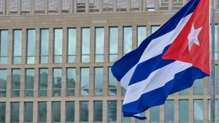 El ministro de Exteriores ruso, Serguei Lavrov, reclamó este miércoles a Estados Unidos "sentido común" y terminar el bloqueo petrolero a Cuba, tachando de "inaceptable" el veto naval impuesto a la isla.

Para más información del tema, visita: https://www.eleconomista.com.mx/internacionales/rusia-reclama-estados-unidos-sentido-comun-terminar-bloqueo-petrolero-cuba-20260218-800442.html

¡Síguenos en nuestras redes sociales para mantenerte informado!

Twitter: https://twitter.com/eleconomista 
Facebook: https://www.facebook.com/ElEconomista.mx
Instagram: https://www.instagram.com/eleconomistamx
LinkedIn: https://www.linkedin.com/company/el-economista/

#ElEconomista #EETV