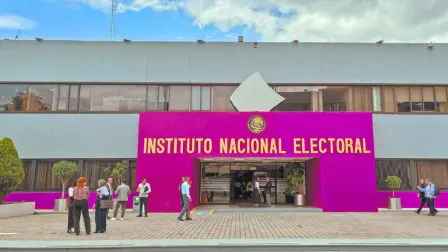 El INE informó este miércoles que detectó un contagio aislado de sarampión, por lo que activó medidas preventivas.

Para más información del tema, visita: https://www.eleconomista.com.mx/politica/ine-detecta-contagio-aislado-sarampion-activa-home-office-trabajadores-20260218-800439.html

¡Síguenos en nuestras redes sociales para mantenerte informado!

Twitter: https://twitter.com/eleconomista 
Facebook: https://www.facebook.com/ElEconomista.mx
Instagram: https://www.instagram.com/eleconomistamx
LinkedIn: https://www.linkedin.com/company/el-economista/

#ElEconomista #INE #Sarampión