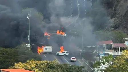 Narcobloqueo en Puerto Vallarta.