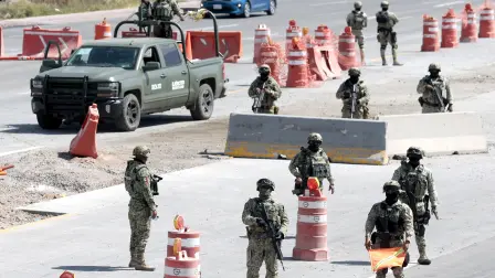 Violencia tras operativo contra líder criminal provoca cierres carreteros, operativos federales y suspensión de actividades en múltiples estados del país.