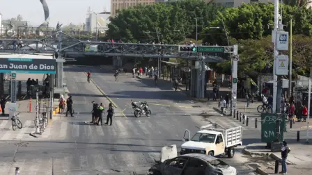 La presidenta aseguró que ya no había bloqueos en el país tras la muerte del líder del CJNG; sin embargo, aún se registraron cierres carreteros en algunos municipios de Jalisco. 

Para más información del tema, visita: https://www.eleconomista.com.mx/politica/sheinbaum-reporta-retiro-bloqueos-normalizacion-actividades-muerte-mencho-20260224-801406.html 

¡Síguenos en nuestras redes sociales para mantenerte informado! 

Twitter: https://twitter.com/eleconomista 
Facebook: https://www.facebook.com/ElEconomista.mx 
Instagram: https://www.instagram.com/eleconomistamx 
LinkedIn: https://www.linkedin.com/company/el-economista/ 

#ElEconomista #Sheinbaum #Jalisco