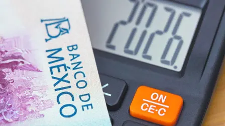 El Banxico revisó al alza su expectativa de crecimiento para la economía mexicana para este año a 1.6% desde el 1.1% que tenían en noviembre. La previsión actualizada es el punto medio del rango que también ajustaron al alza, para ubicarlo entre 1% y 2.2 por ciento.

Para más información del tema, visita: https://www.eleconomista.com.mx/economia/banxico-sube-1-4-pronostico-pib-mexico-ve-impacto-acotado-ieps-inflacion-20260226-801809.html

¡Síguenos en nuestras redes sociales para mantenerte informado!

Twitter: https://twitter.com/eleconomista 
Facebook: https://www.facebook.com/ElEconomista.mx
Instagram: https://www.instagram.com/eleconomistamx
LinkedIn: https://www.linkedin.com/company/el-economista/

#ElEconomista #Banxico #PIB