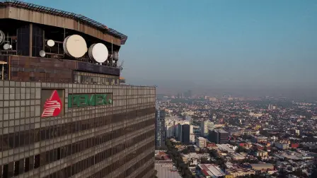 Durante el cuarto trimestre del 2025, la pérdida neta de Pemex se redujo a 147 millones de pesos, desde los más de 350,000 del mismo lapso del 2024.