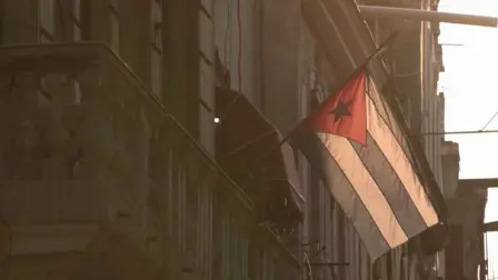 El gobierno de Cuba autorizó el martes, por primera vez en casi 60 años, la asociación entre empresas públicas y privadas, aunque mantendrá el monopolio estatal en los sectores de la salud, la educación y la defensa.

¡Síguenos en nuestras redes sociales para mantenerte informado!

Twitter: https://twitter.com/eleconomista 
Facebook: https://www.facebook.com/ElEconomista.mx
Instagram: https://www.instagram.com/eleconomistamx
LinkedIn: https://www.linkedin.com/company/el-economista/

#ElEconomista #Cuba