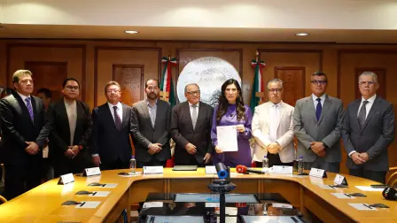 Diputados reciben la propuesta de reforma electoral de la presidenta de México, Claudia Sheinbaum.