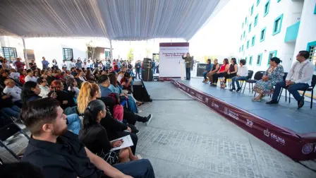 Entrega de viviendas del Infonavit en Colima