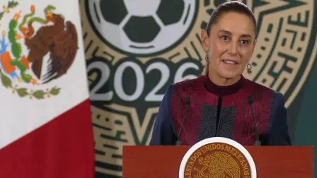 La presidenta Claudia Sheinbaum informó que durante su reunión con directivos de The Coca‑Cola Company abordó temas relacionados con el uso de azúcar en las bebidas y el reciclaje de agua en sus plantas.

Para más información del tema, visita: https://www.eleconomista.com.mx/politica/sheinbaum-propuso-coca-cola-azucar-mexicana-refrescos-20260305-802849.html

¡Síguenos en nuestras redes sociales para mantenerte informado!

Twitter: https://twitter.com/eleconomista 
Facebook: https://www.facebook.com/ElEconomista.mx
Instagram: https://www.instagram.com/eleconomistamx
LinkedIn: https://www.linkedin.com/company/el-economista/

#ElEconomista #EETV