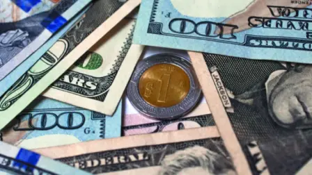 El peso oscila en torno a la zona de 17.80 unidades, después de haber probado el fin de semana el psicológico de 18 unidades debido al nerviosismo por la guerra.

Para más información del tema, visita: https://www.eleconomista.com.mx/mercados/precio-dolar-hoy-9-marzo-2026-cuanto-cotiza-20260309-803319.html

Twitter: https://twitter.com/eleconomista 
Sitio web: https://www.eleconomista.com.mx/ 
Facebook: https://www.facebook.com/ElEconomista.mx 

#ElEconomista #CapitalHumano #EETV #Mercados