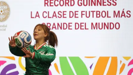 Presentación de “La Clase de Futbol más Grande del Mundo” en la Ciudad de México en busca del Récord Guinness.