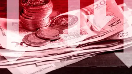 El peso se depreció en un mercado nerviosos después de que el presidente de Estados Unidos dijo que atacaría a Irán con severidad la próxima semana.

Para más información del tema, visita: https://www.eleconomista.com.mx/mercados/precio-dolar-hoy-13-marzo-2026-cuanto-cerro-20260313-804166.html

¡Síguenos en nuestras redes sociales para mantenerte informado!

Twitter: https://twitter.com/eleconomista 
Facebook: https://www.facebook.com/ElEconomista.mx
Instagram: https://www.instagram.com/eleconomistamx
LinkedIn: https://www.linkedin.com/company/el-economista/

#ElEconomista #TipodeCambio