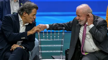 Fernando Haddad (izquierda) y el presidente Luiz Inácio Lula da Silva.