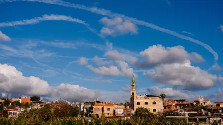 El Líbano se vio envuelto en la guerra de Oriente Medio cuando Hezbolá, respaldado por Irán, comenzó a lanzar cohetes contra Israel el 2 de marzo para vengar el asesinato del líder supremo iraní, el ayatolá Ali Jamenei.