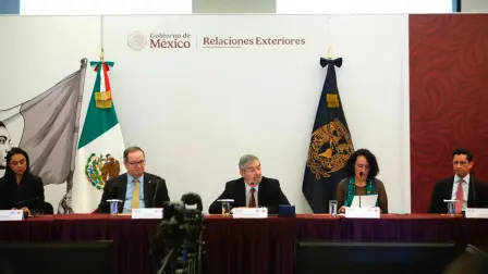Durante el acto, el canciller reiteró que la principal tarea de la Secretaría de Relaciones Exteriores es la atención y protección de los connacionales en todo el mundo, independientemente de su calidad migratoria.