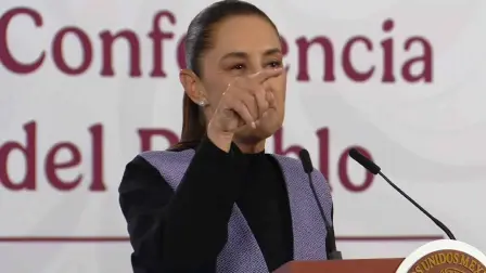 La presidenta de México, Claudia Sheinbaum, cuestionó el rechazo a la modificación sobre la revocación de mandato incluida en el llamado “Plan B” de la reforma electoral, al considerar que no existieron argumentos suficientes para impedir que este mecanismo pudiera realizarse en un año distinto al cuarto de gobierno.

Para más información del tema, visita: https://www.eleconomista.com.mx/

¡Síguenos en nuestras redes sociales para mantenerte informado!

Twitter: https://twitter.com/eleconomista 
Facebook: https://www.facebook.com/ElEconomista.mx
Instagram: https://www.instagram.com/eleconomistamx
LinkedIn: https://www.linkedin.com/company/el-economista/

#ElEconomista #Sheinbaum