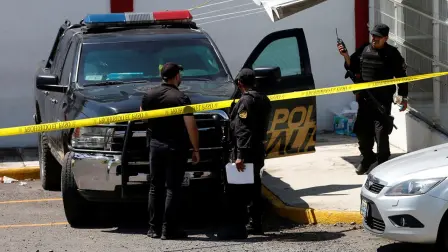 Roberto Castañeda Tejeda, director de la Junta de Agua Potable, Drenaje, Alcantarillado y Saneamiento del Municipio de Irapuato (Japami), Guanajuato fue asesinado ayer a plena luz del día en un ataque armado directo cuando conducía su camioneta rumbo a su oficina.