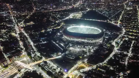 Panorámica nocturna del Estadio Ciudad de México (Antes Estadio Azteca).