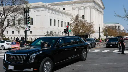 Trump se convirtió en el primer presidente en ejercicio en asistir a una vista oral en la Corte Suprema, según Clare Cushman, historiadora residente de la Sociedad Histórica del tribunal.

¡Síguenos en nuestras redes sociales para mantenerte informado!