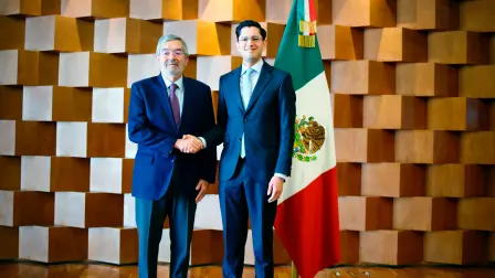 Juan Ramón de la Fuente y Roberto Velasco en la Cancillería.