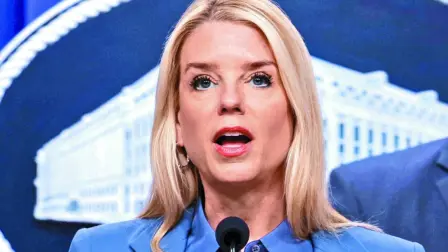 El vicefiscal general Todd Blanche, exabogado personal de Trump, ejercerá como fiscal general interino, anunció el presidente en su plataforma Truth Social.

¡Síguenos en nuestras redes sociales para mantenerte informado!