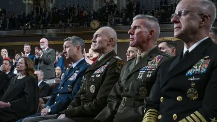 El presidente del Estado Mayor Conjunto de EU, Dan Caine; el jefe del Estado Mayor del Ejército, Randy A. George; el comandante del Cuerpo de Marines, Eric M. Smith; y el jefe de Operaciones Navales, Daryl L. Caudle.