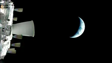 Los astronautas de Artemis II encienden el motor de Orión para ajustar su trayectoria.