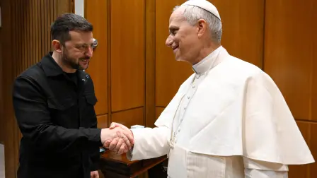 El presidente de Ucrania, Volodimir Zelenski, con el Papa León XIVREMITIDA / HANDOUT por PRESIDENCIA DE UCRANIA / XFotografía remitida a medios de comunicación exclusivamente para ilustrar la noticia a la que hace referencia la imagen, y citando la procedencia de la imagen en la firma18/5/2025