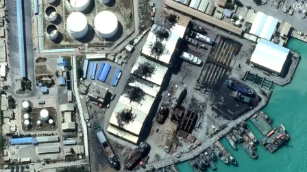 Una imagen satelital muestra los daños sufridos en las instalaciones navales de Bushehr.