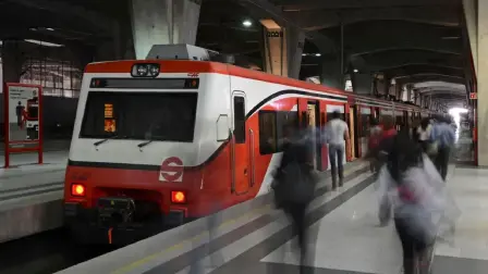 El concesionario detalló este viernes que el incremento corresponderá únicamente al precio del pasaje e instó a los usuarios a actualizar la aplicación digital "Mi Suburbano".

Para más información del tema, visita: https://www.eleconomista.com.mx/estados/tren-suburbano-aumentara-tarifas-partir-domingo-5-abril-20260403-807204.html

¡Síguenos en nuestras redes sociales para mantenerte informado!

Twitter: https://twitter.com/eleconomista 
Facebook: https://www.facebook.com/ElEconomista.mx
Instagram: https://www.instagram.com/eleconomistamx
LinkedIn: https://www.linkedin.com/company/el-economista/

#ElEconomista #TrenSuburbano