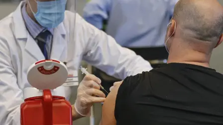 La Organización Mundial de la Salud mantiene a BA.3.2 como variante bajo monitoreo.

Para más información del tema, visita: https://www.eleconomista.com.mx/arteseideas/covid-19-hay-alerta-variante-ba-3-2-esto-dice-oms-20260404-807196.html

¡Síguenos en nuestras redes sociales para mantenerte informado!

Twitter: https://twitter.com/eleconomista 
Facebook: https://www.facebook.com/ElEconomista.mx
Instagram: https://www.instagram.com/eleconomistamx
LinkedIn: https://www.linkedin.com/company/el-economista/

#ElEconomista #Covid-19