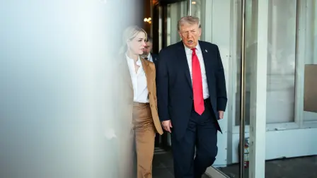 Donald Trump junto a Pam Bondi.