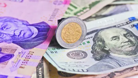 El peso gana terreno impulsado por un mayor apetito por riesgo después ⁠de que se dio a ⁠conocer que EU e Irán ‌estudian un plan para poner fin a su guerra.

Para más información del tema, visita: https://www.eleconomista.com.mx/mercados/precio-dolar-hoy-6-abril-2026-cuanto-cotiza-20260406-807390.html

Twitter: https://twitter.com/eleconomista 
Sitio web: https://www.eleconomista.com.mx/ 
Facebook: https://www.facebook.com/ElEconomista.mx 
Instagram: https://www.instagram.com/eleconomistamx 

#ElEconomista #EETV #Mercados