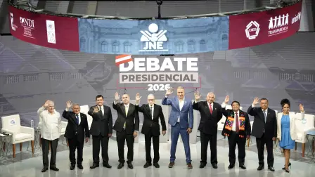 Peruvian presidential candidates Alfonso Lopez Chau, Cesar Acuna, Jose Williams, Rafael Belaunde, Ricardo Belmont, Wolfgang Grozo, Armando Masse, Jose Luna, Antonio Ortiz and Rosario Fernandez attend a televised debate ahead of the general election on April 12, in Lima, Peru, April 1, 2026. REUTERS/Angela Ponce REFILE - ADDING NAMES OF CANDIDATES