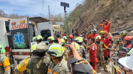 Las autoridades federales informaron sobre el rescate del segundo de los cuatro mineros que quedaron atrapados hace ya casi dos semanas en la mina Santa Fe en el municipio de El Rosario, Sinaloa.