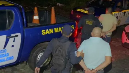 Según un comunicado de la policía, los siete detenidos están presuntamente vinculados con la desaparición de seis guatemaltecos, incluida una menor de 16 años. A los acusados les fueron incautadas diez armas de fuego.

Para más información del tema, visita: https://www.eleconomista.com.mx/internacionales/cae-banda-mexicanos-guatemaltecos-vinculada-desaparicion-6-personas-frontera-20260408-807810.html

¡Síguenos en nuestras redes sociales para mantenerte informado!

Twitter: https://twitter.com/eleconomista 
Facebook: https://www.facebook.com/ElEconomista.mx
Instagram: https://www.instagram.com/eleconomistamx
LinkedIn: https://www.linkedin.com/company/el-economista/

#ElEconomista #México #Guatemala