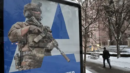 Valla publicitaria de reclutamiento del ejército ucraniano en el centro de Kiev.